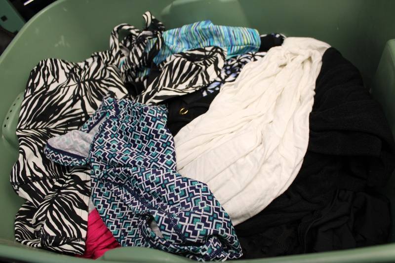 lot P-239 image: Lot of 3 Womens Dresses - Includes Tommy Bahama & Casual Styles