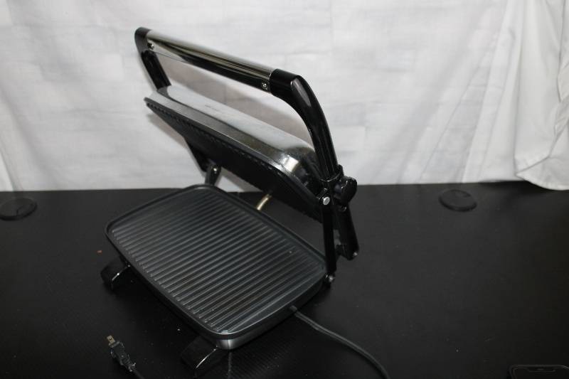 lot P-339 image: Hamilton Beach Electric Griddle with Non-Stick Plates