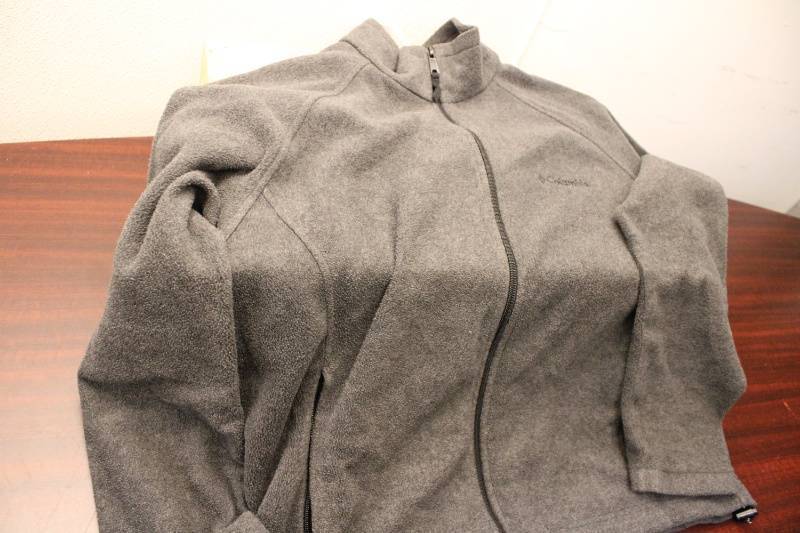lot P-366 image: Lot of 4 Assorted Mens Jackets and Shirts - Sizes L