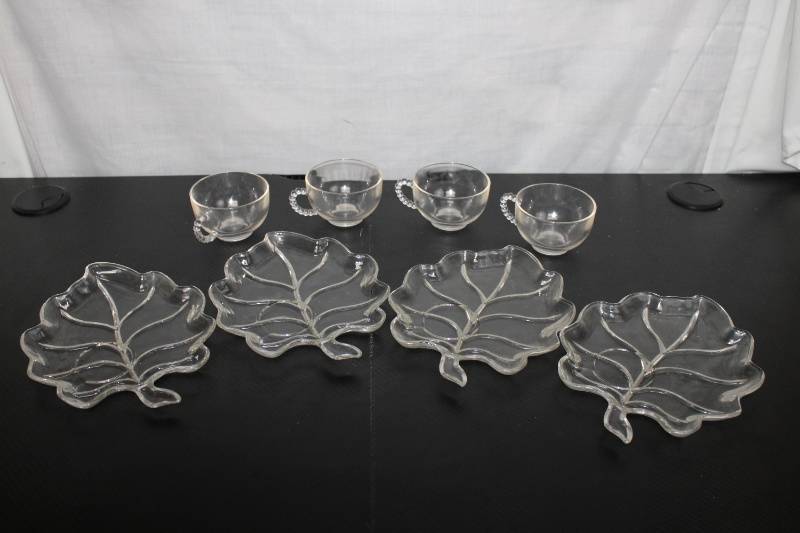 lot P-381 image: Set of 4 Leaf-Shaped Glass Plates with 4 Matching Cups