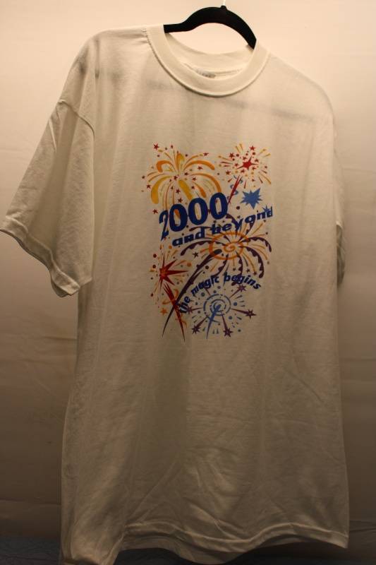 lot P-464 image: Vintage 2000 Celebration T-Shirt with Fireworks Design - Size XL