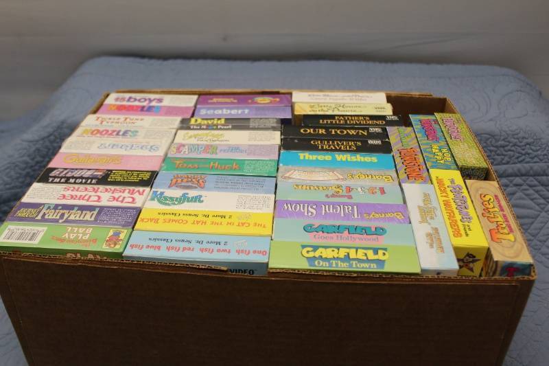 lot P-83 image: Bulk Lot of 25 Animated VHS Tapes and Childrens Classics