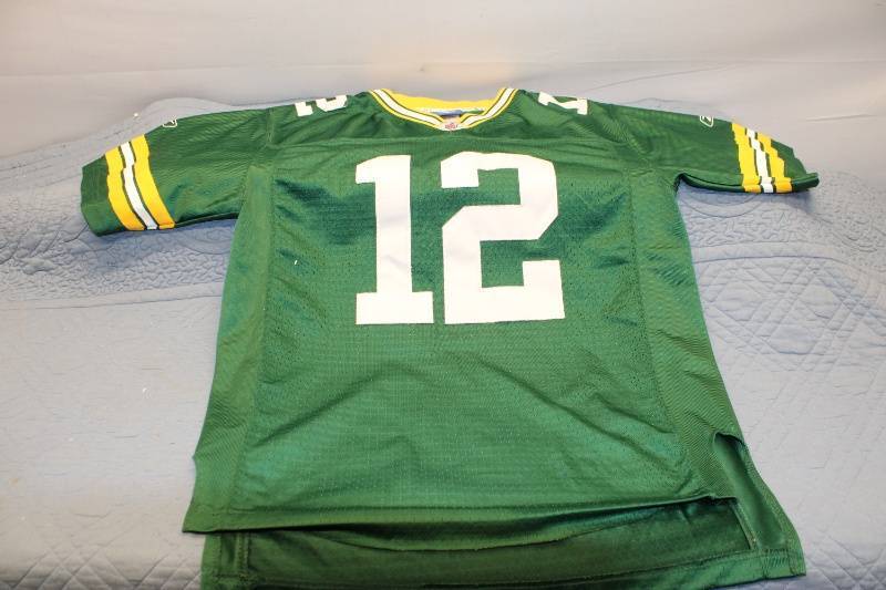 lot P-223 image: Green Bay Packers Aaron Rodgers Jersey - Size Large - NFL Equipment