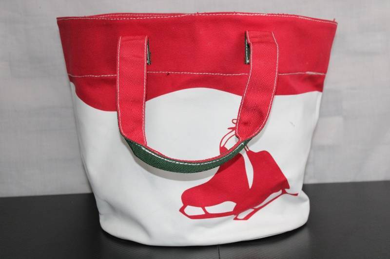 lot N-132 image: Karnel-Noble Vintage Tote Bag with Ski Design