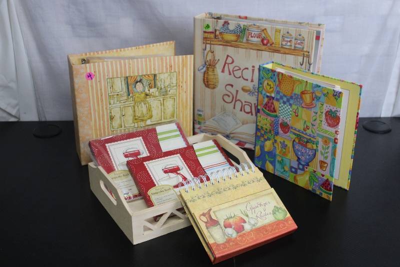 lot N-28 image: Collection of 5 Decorative Recipe Albums and Cards