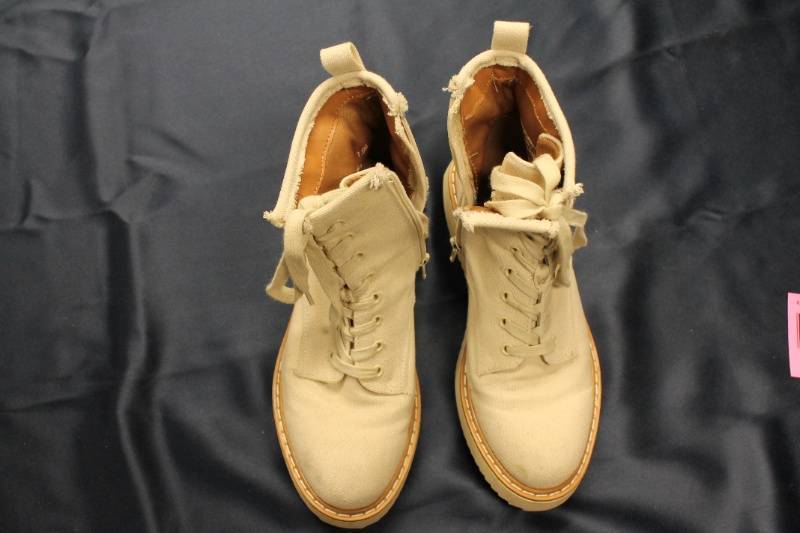 lot N-38 image: Cream Canvas Combat Boots with Zipper and Laces Size 7.5