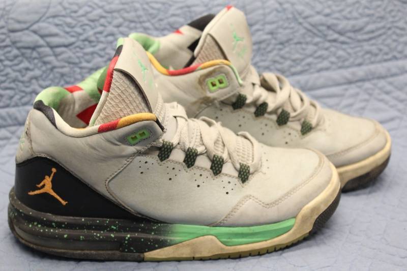 lot N-68 image: Used Air Jordan Jump Man Pro Retro Sneakers Kids Size 10