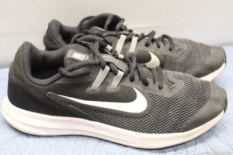 lot N-88 image: Used Nike Running Shoes - Black and White Size 6.5