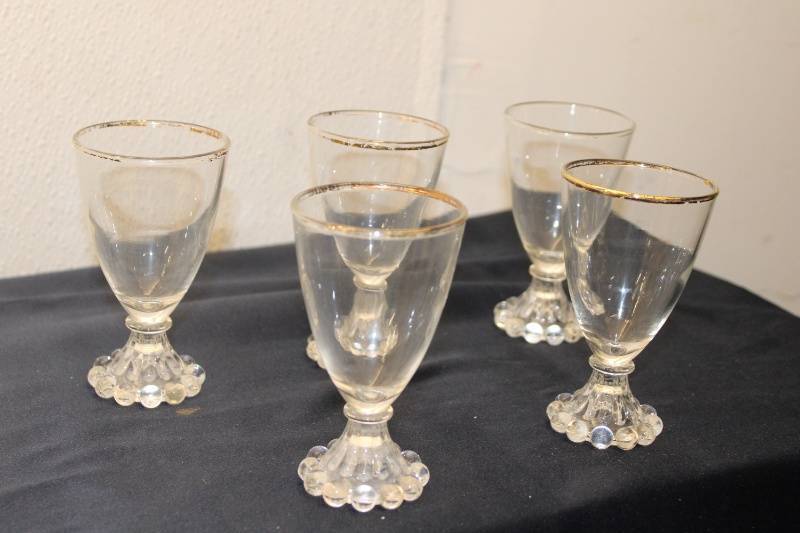 lot P-298 image: Mixed Set of 7 Glassware including Goblets and Decorative Dish
