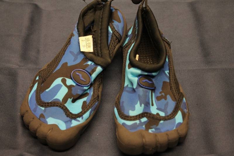 lot N-100 image: Blue Camo Water Shoes with Five Finger Design Size 2