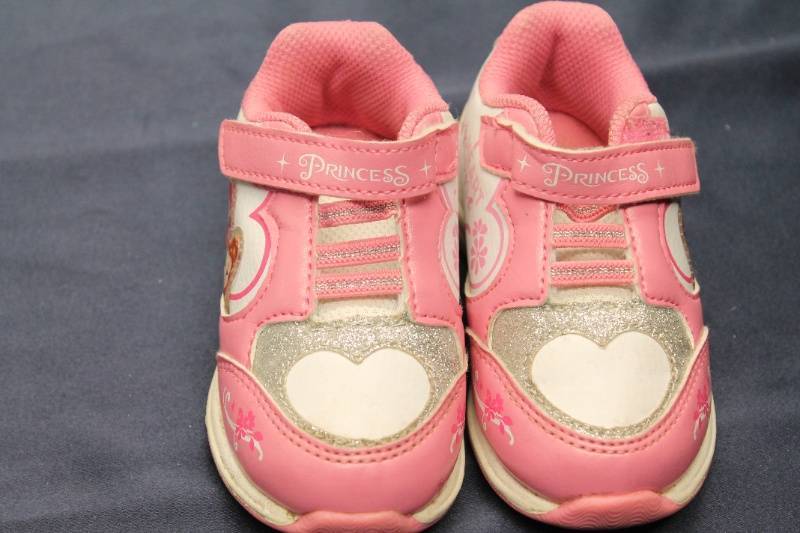 lot N-75 image: Disney Princess Shoes - Size 10 Toddler