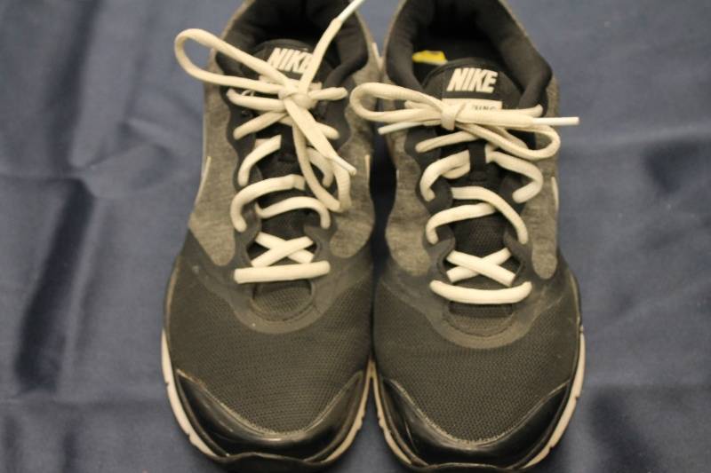 lot N-80 image: Used Nike Running Shoes in Black and Grey - Size 8