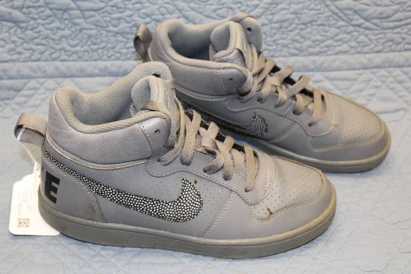 lot N-34 image: Nike Mens High-Top Sneakers with Mesh Detailing Size 10