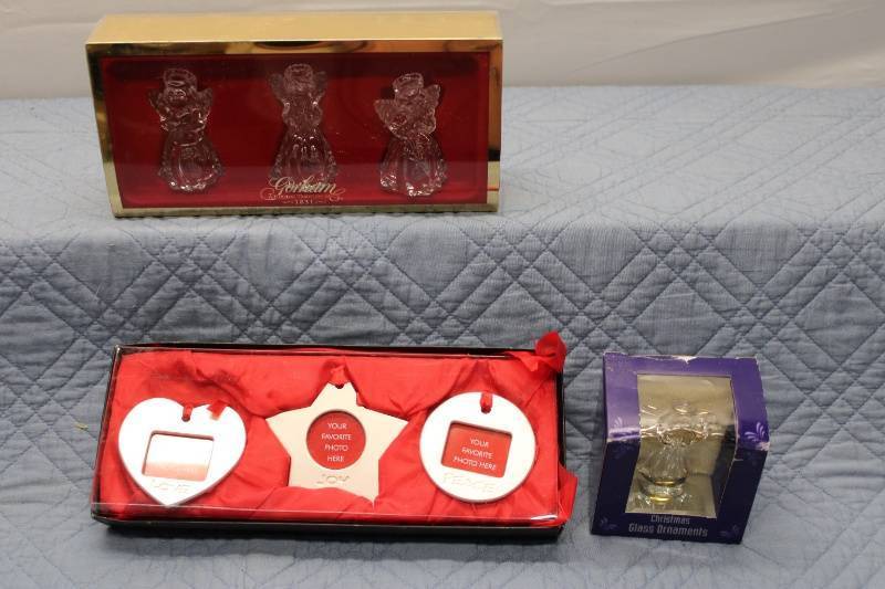 lot 105 image: Set of 3 Christmas Photo Frames and Crystal Angel Ornament