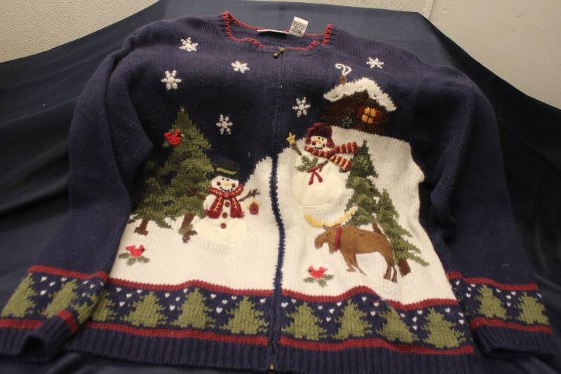 lot 154 image: Croft & Barrow XL Christmas Sweater with Holiday Decorations