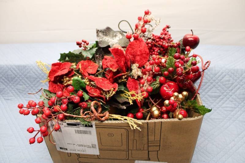 lot 270 image: Collection of Decorative Holiday Floral Arrangements - Red and Gold
