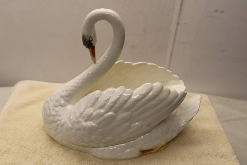 lot 360 image: Vintage Porcelain Swan Decorative Planter