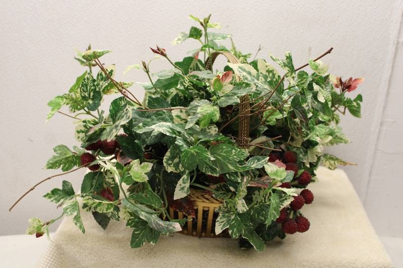 lot 398 image: Decorative Faux Floral Arrangements in Baskets