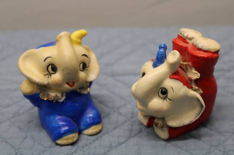 lot A-10 image: Set of 2 Vintage Dumbo Salt and Pepper Shakers - Blue and Red