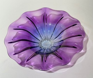 lot 42A image: Stunning Flower Shaped Handblown Art Glass Bowl