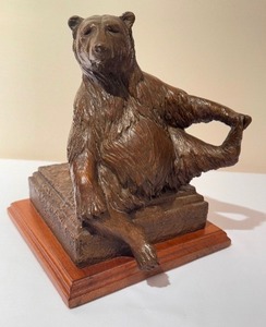 lot 77 image: Hans Gilsdorf Bronze Bear Sculpture