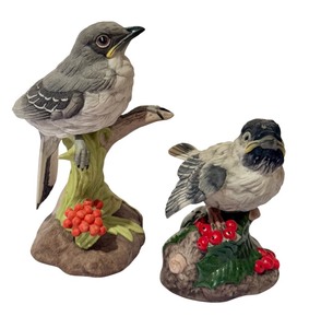 lot 76 image: Boehme Fledging Chickadee Porcelain Figurine and Boehme Baby Mockingbird Porcelain Figurine