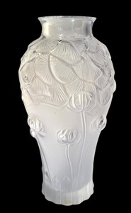 lot 78 image: Lalique Frosted Glass Giverny Vase