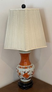 lot 101 image: Vintage Asian Inspired Table Lamp