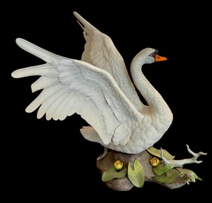lot 40 image: Boehm Muted Swan Porcelain Figurine