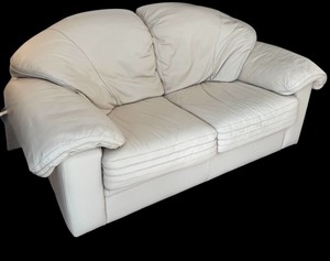 lot 100 image: Luxurious Leather Loveseat