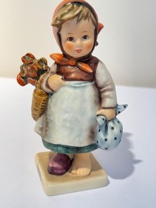 lot 128A image: Goebel Figurine Weary Wanderer 204