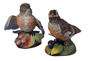 lot 152 image: Boehm Fledging Blue Jay and Fledging Robin Porcelain Figurines