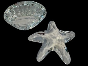 lot 58 image: Swarovski Starfish and Clam Crystal Figurines