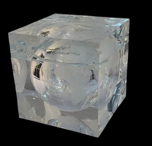 lot 14 image: Vintage Pirelli Alessandro Albrizzi Lucite World Globe Ice Bucket
