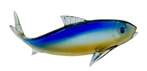 lot 352 image: Beautiful Art Glass Fish Figurine