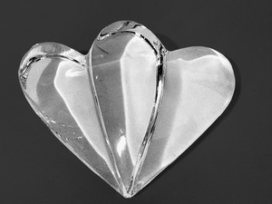 lot 353 image: Baccarat Heart Shaped Paperweight