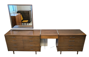lot 15 image: Paul McCobb for Calvin Linear 3pc Dresser with Vanity Mirror