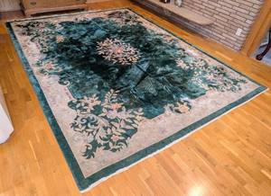 lot 84 image: Large Chinese Wool Floral Area Rug