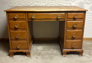lot 171 image: Delightful Vintage Desk