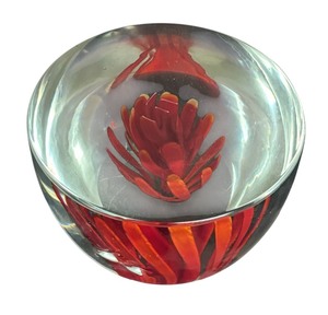lot 178 image: Beautiful Art Glass Paperweight