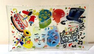 lot 425A image: Peggy Karr Mardi Gras Art Glass Infused Plate