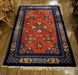 lot 27 image: Vintage Chinese Area Rug
