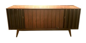 lot 31 image: Mid Century Modern Zenith Stereo Turnable Console