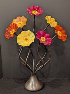 lot 90H image: Scott Johnson Blown Glass Tabletop Poppy Flower Bouquet