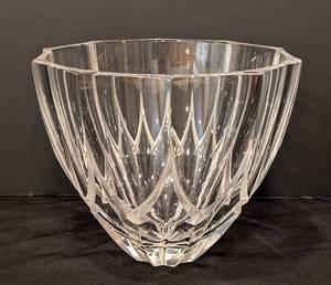 lot 93H image: Gorgeous Signed Crystal Bowl
