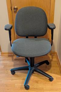 lot 309 image: HON Grey Rolling Office Chair