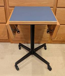 lot 323 image: Rolling Expanding Work Table