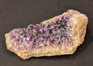 lot 138 image: Raw Amethyst Rock Slice