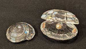 lot 333 image: Swarovski Crystal Shell Figurines