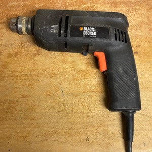 lot 522 image: Black & Decker 7152 Drill